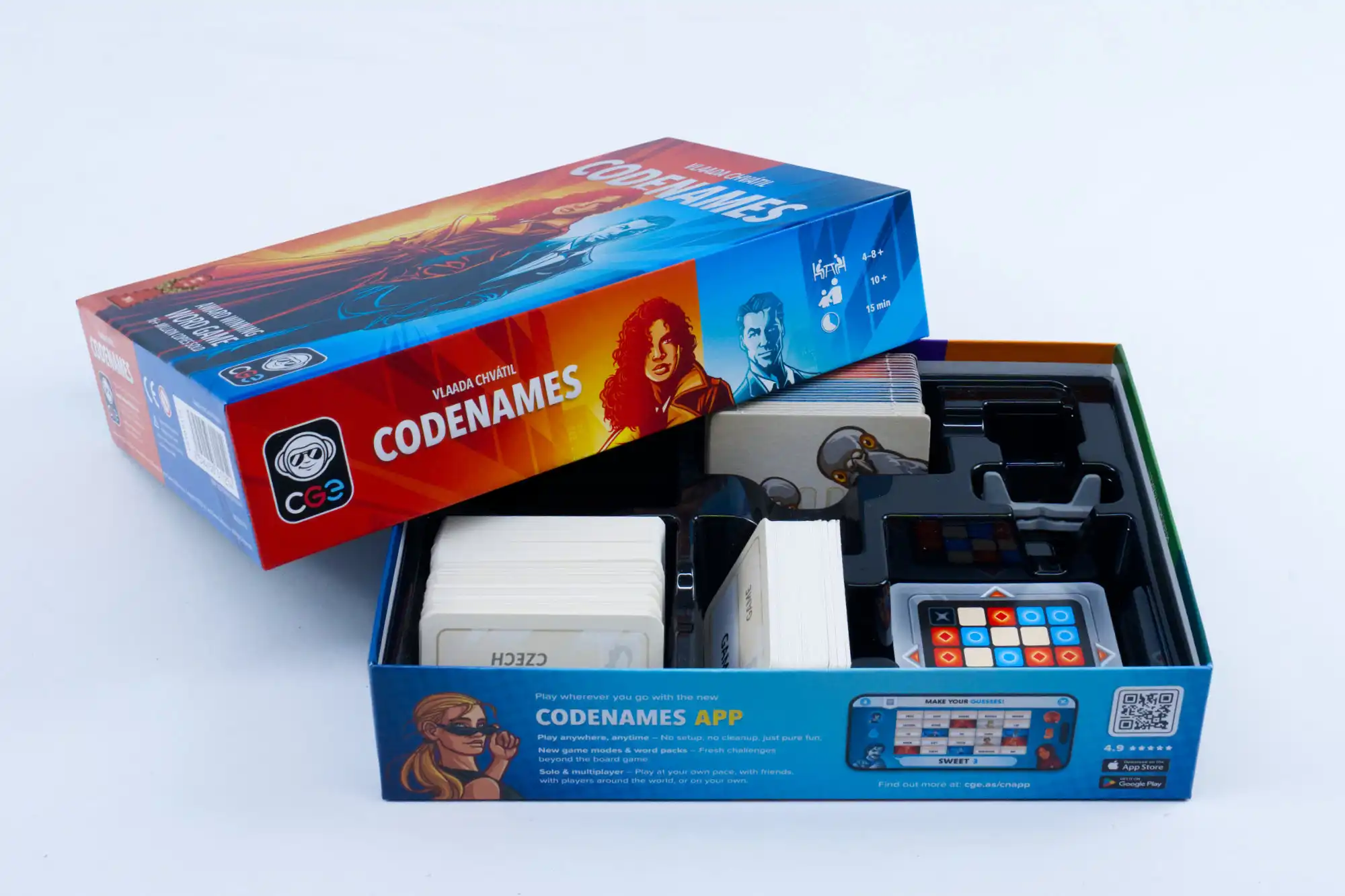 Codenames družabna igra škatla