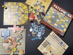 Patchwork – Umetnost šivanja, ki je osvojila mize in srca namiznih igralcev